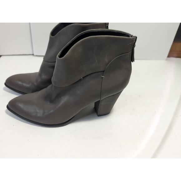 B. Makowsky Women's Size 8M Gray Soft Leather Ankle Boots Booties 3in Heel - Picture 5 of 11